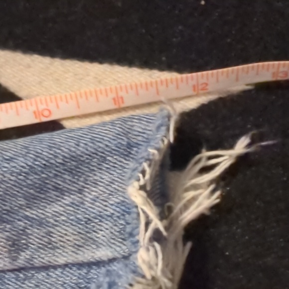 Levi 501 Cut-offs - Picture 5 of 5